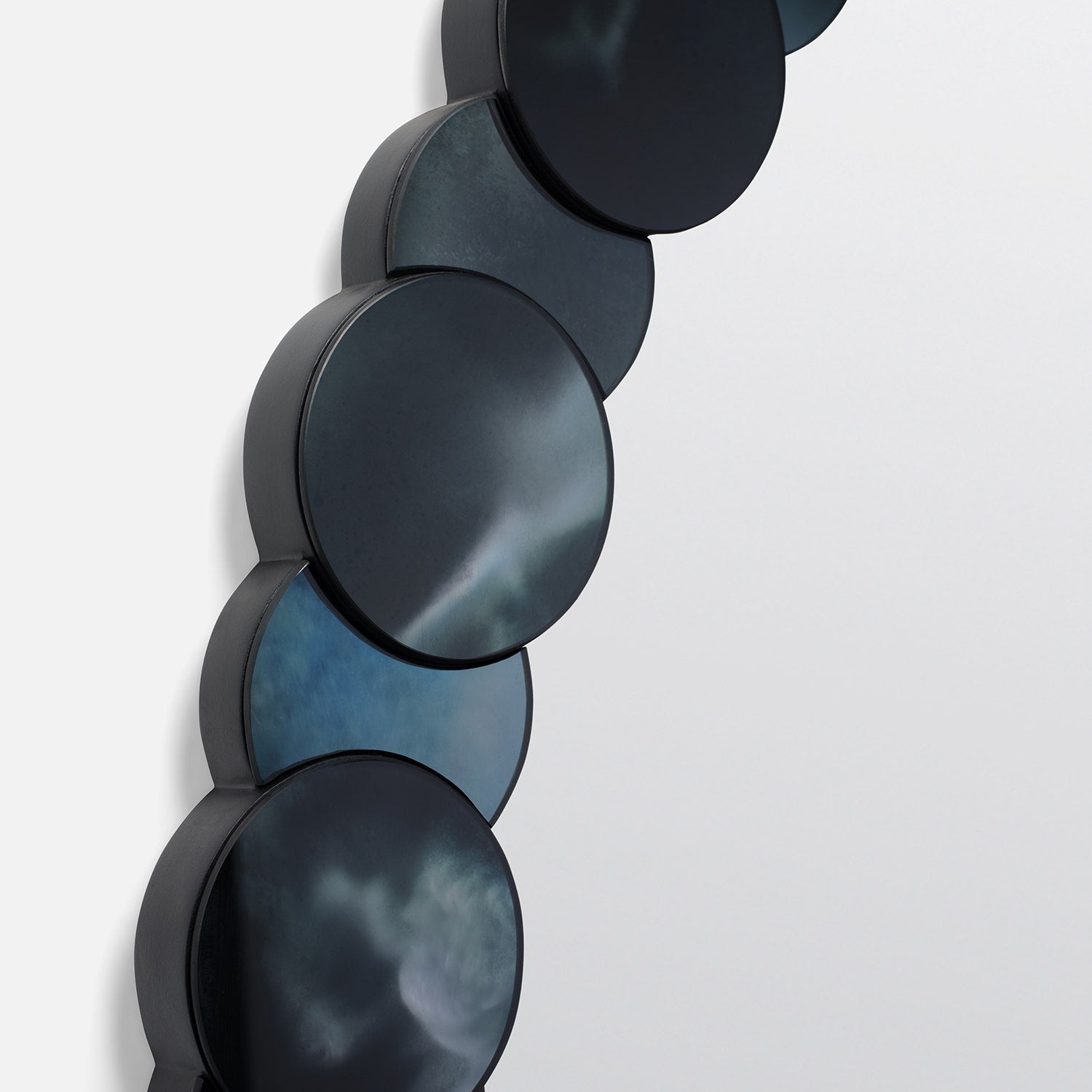 Saffi Oval-Shaped Mirror