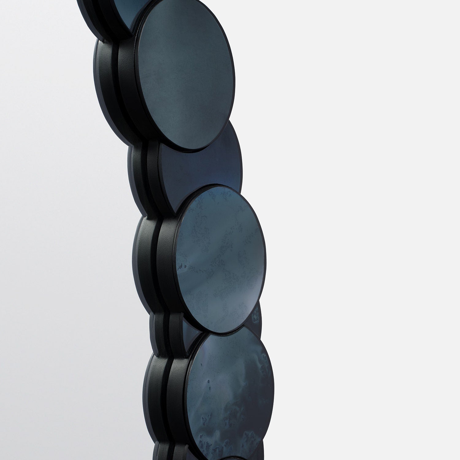 Saffi Oval-Shaped Mirror
