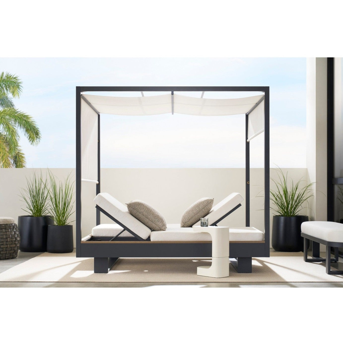 Vanguard Colleen Outdoor Bench