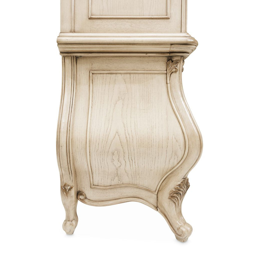 Michael Amini Platine de Royale 6-Drawer Chest - Champagne