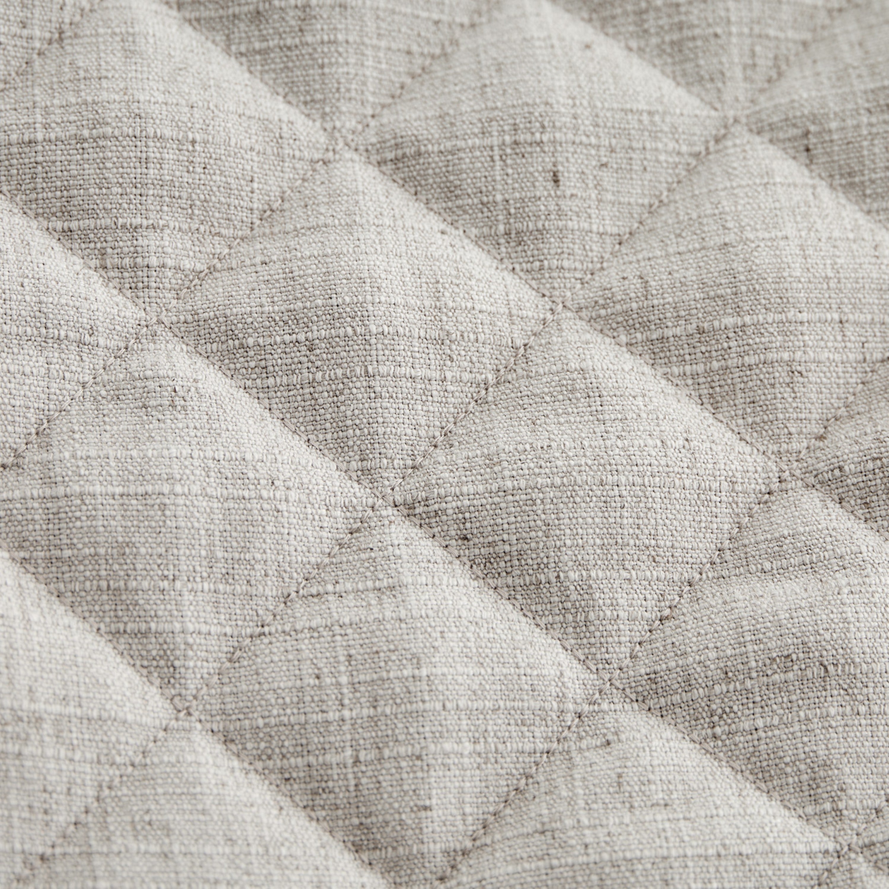 Michael Amini Aragoza Quilt Set