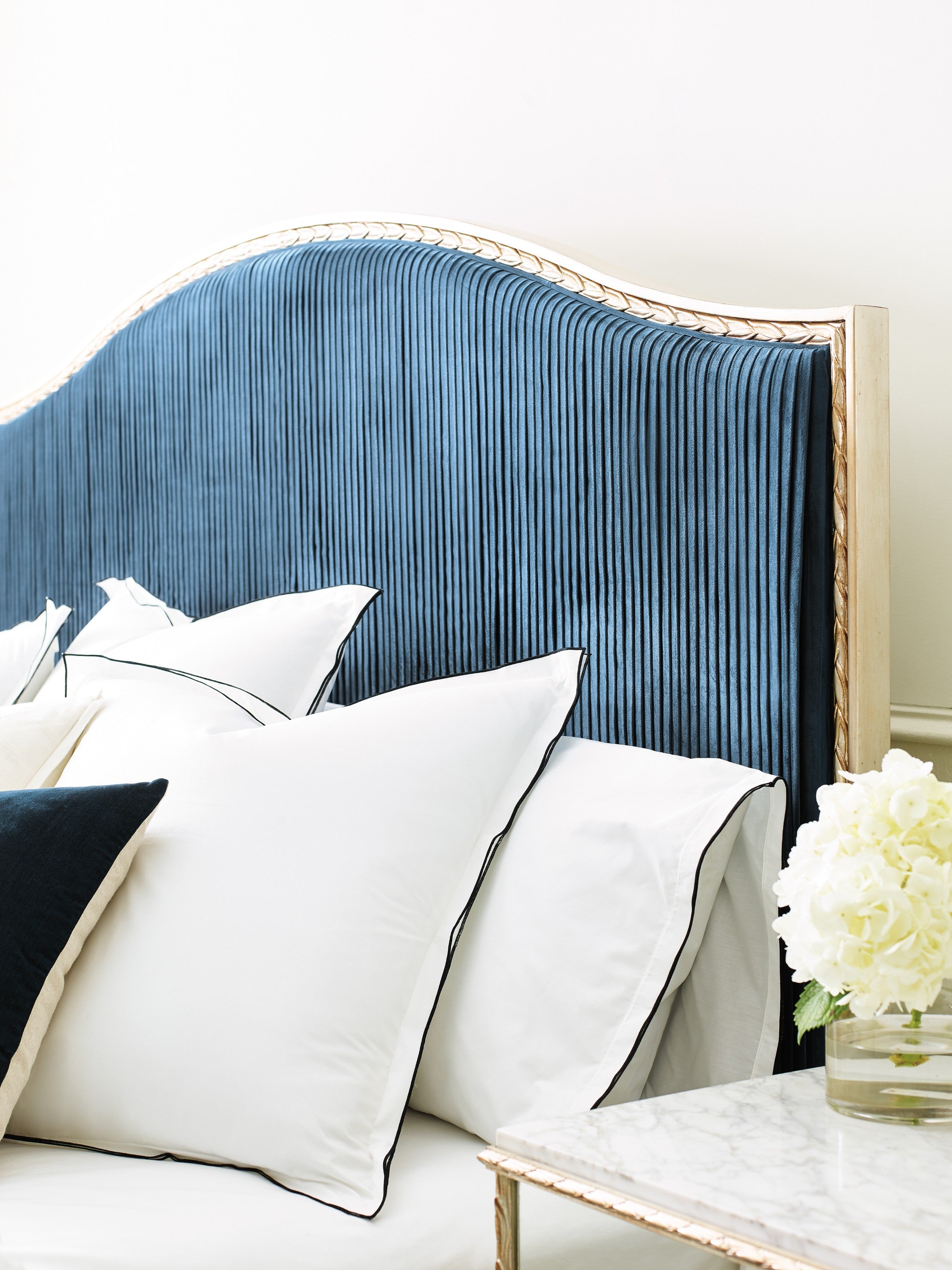 Caracole Fontainebleau Platform Bed