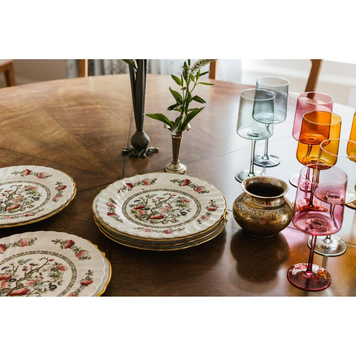 Woodbridge Furniture Tulip Dining Table