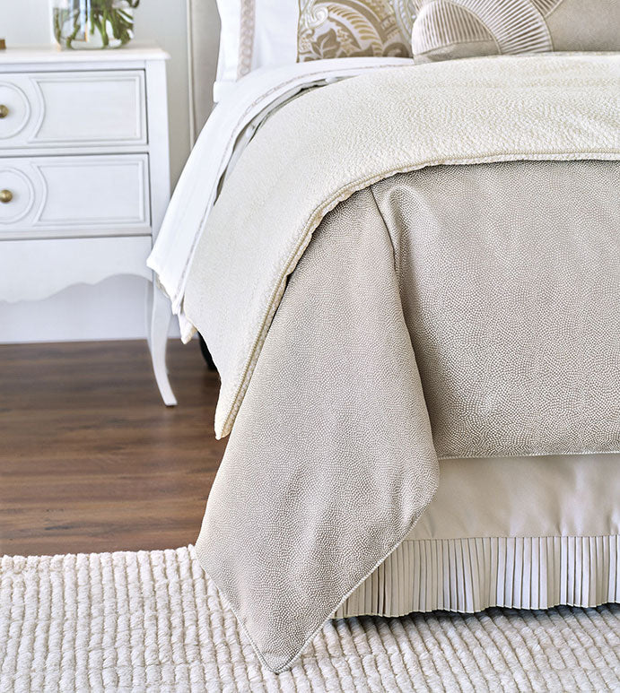 Eastern Accents Romilly Dotted Tacked Comforter