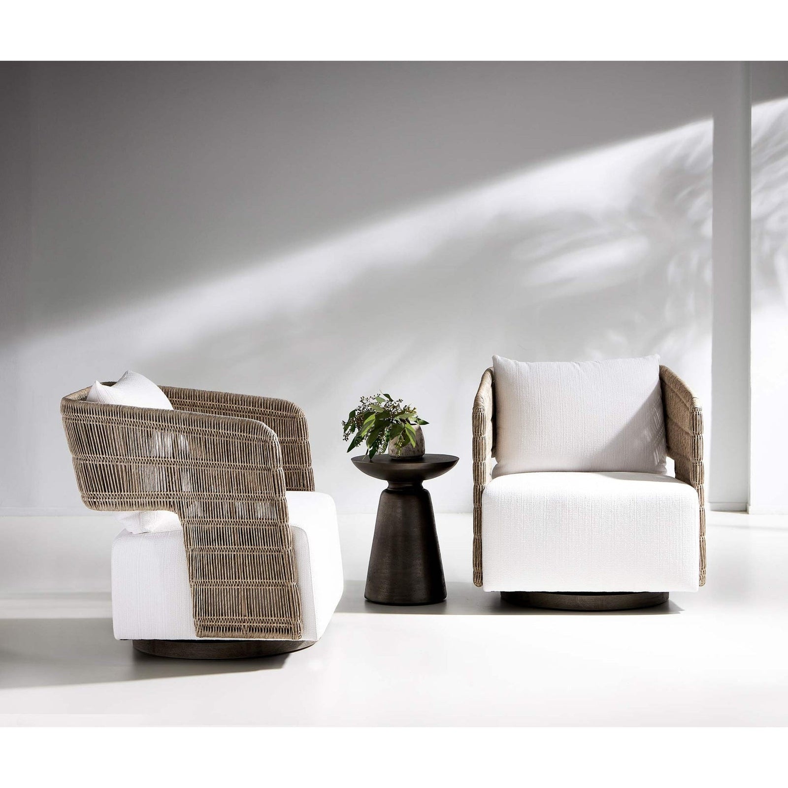 Bernhardt Exteriors Catalan Accent Table 128