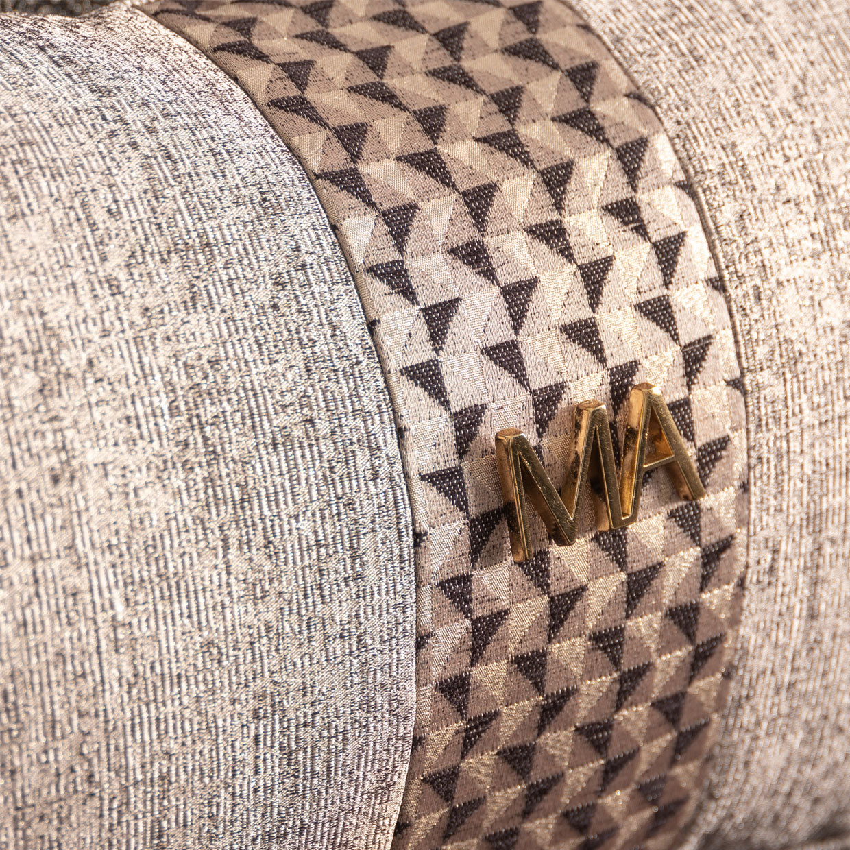 Michael Amini Lisbon Loveseat - Onyx/Gold