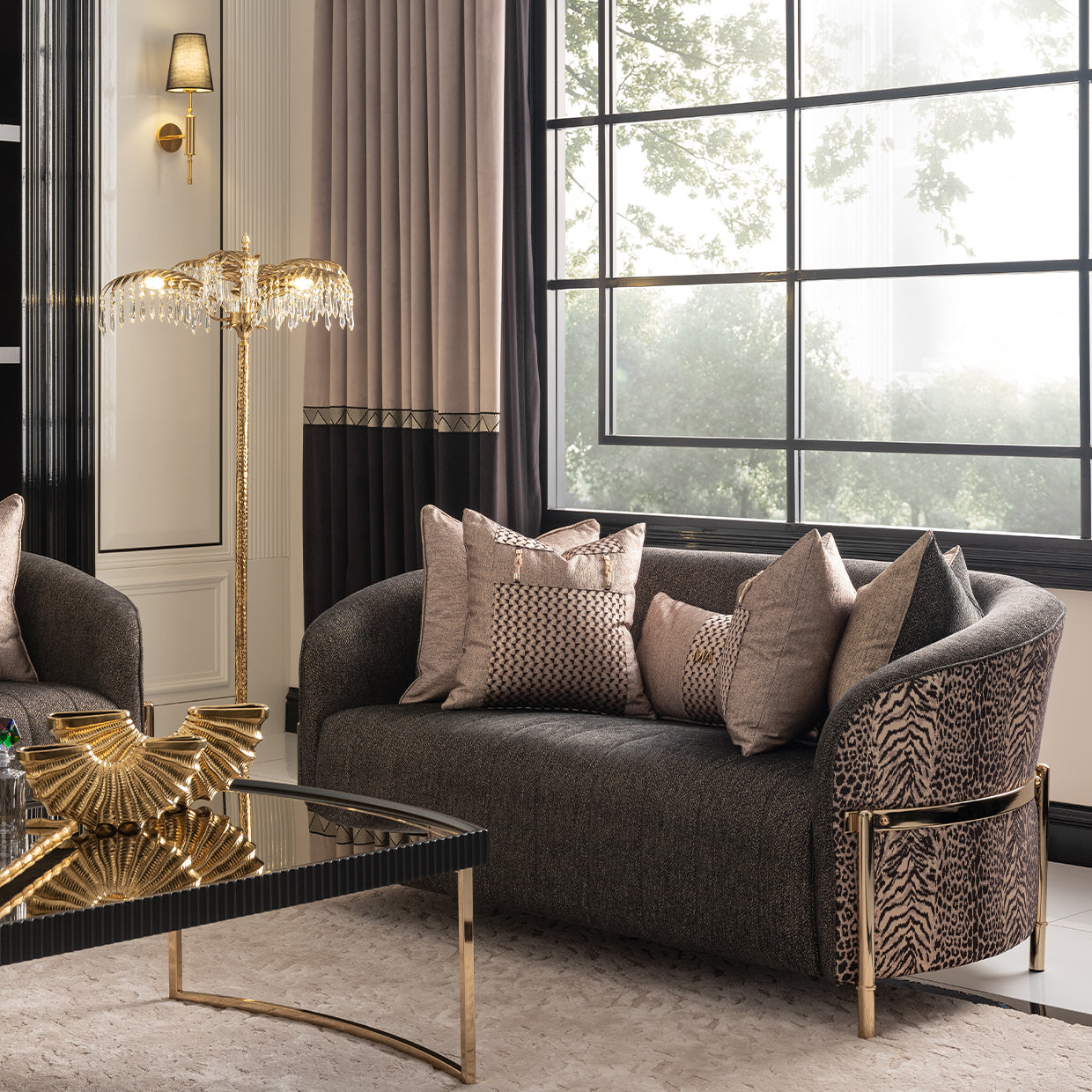 Michael Amini Lisbon Loveseat - Onyx/Gold