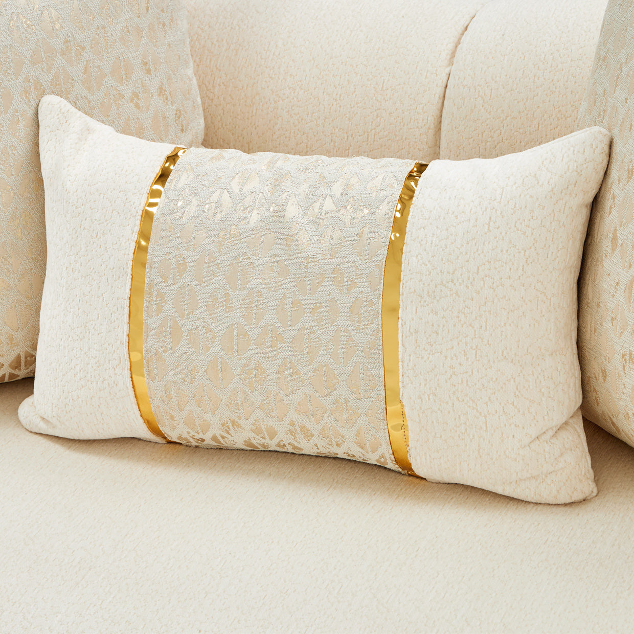 Michael Amini Sassani Loveseat Crepe Gold