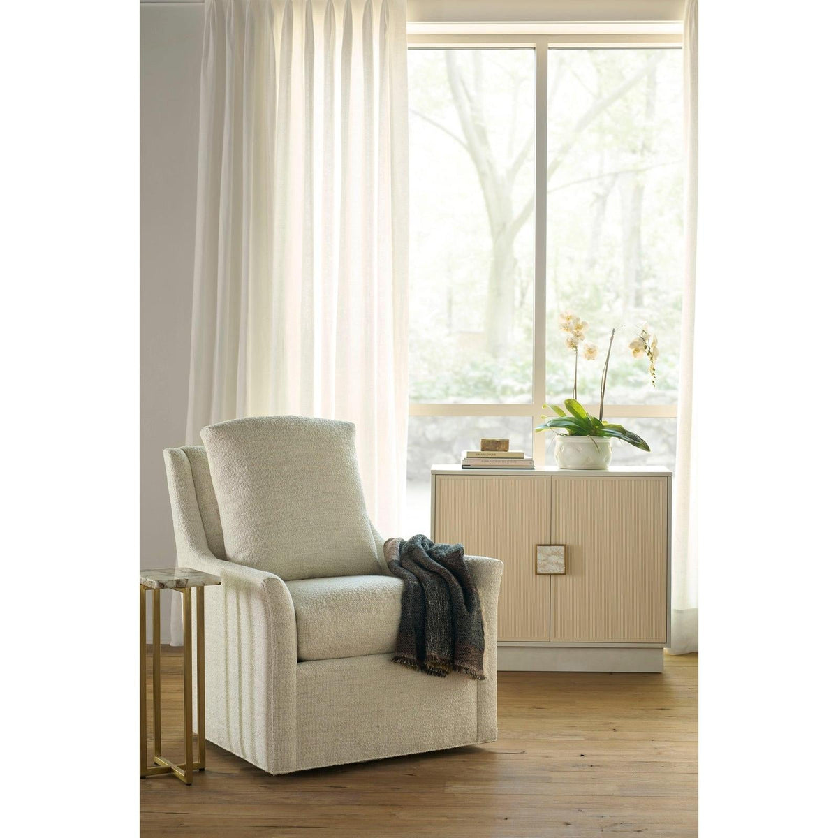 Century Furniture Century Home Elegance Tori Swivel Chair In 71660L10