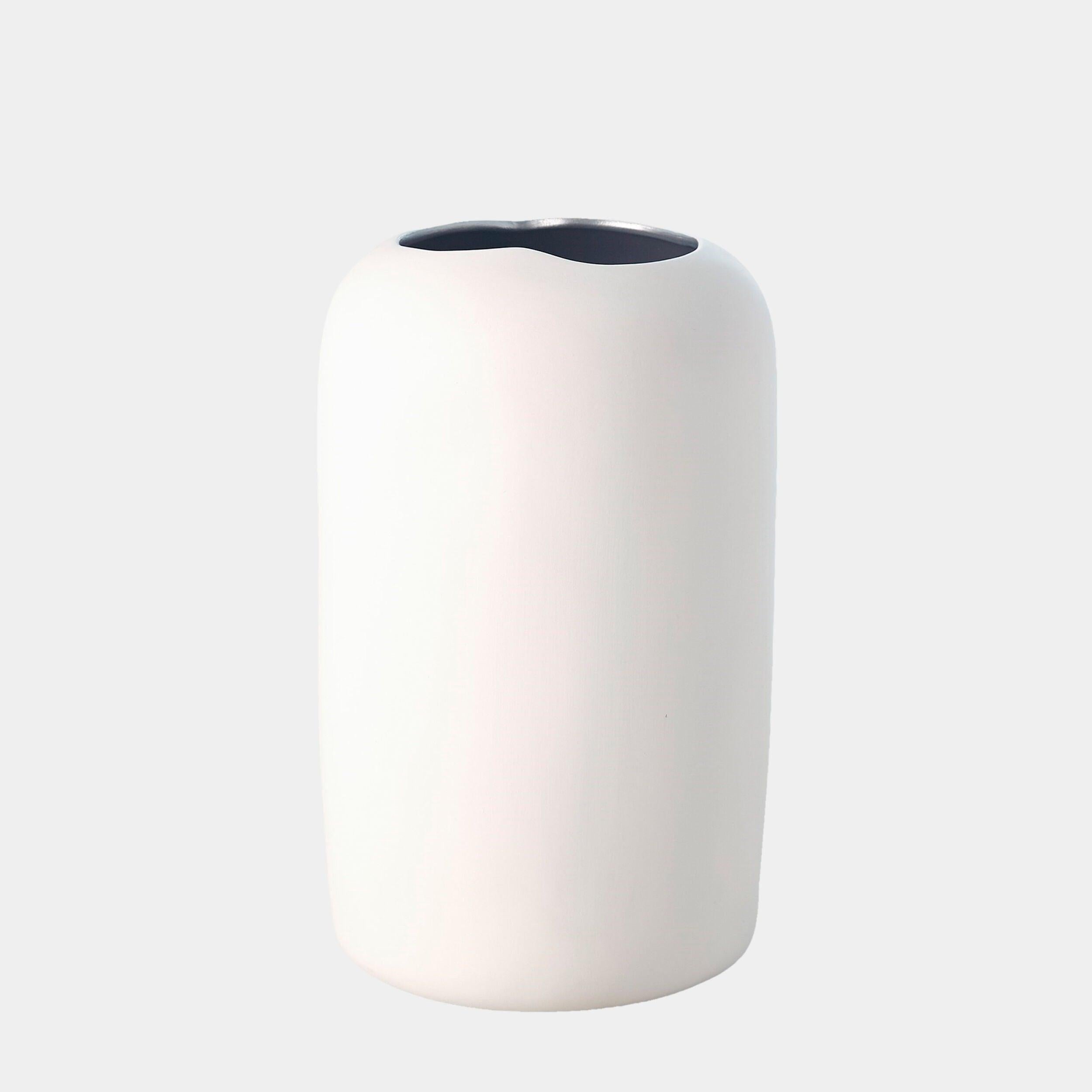 Global Views Impressionistic Simple Face Vase