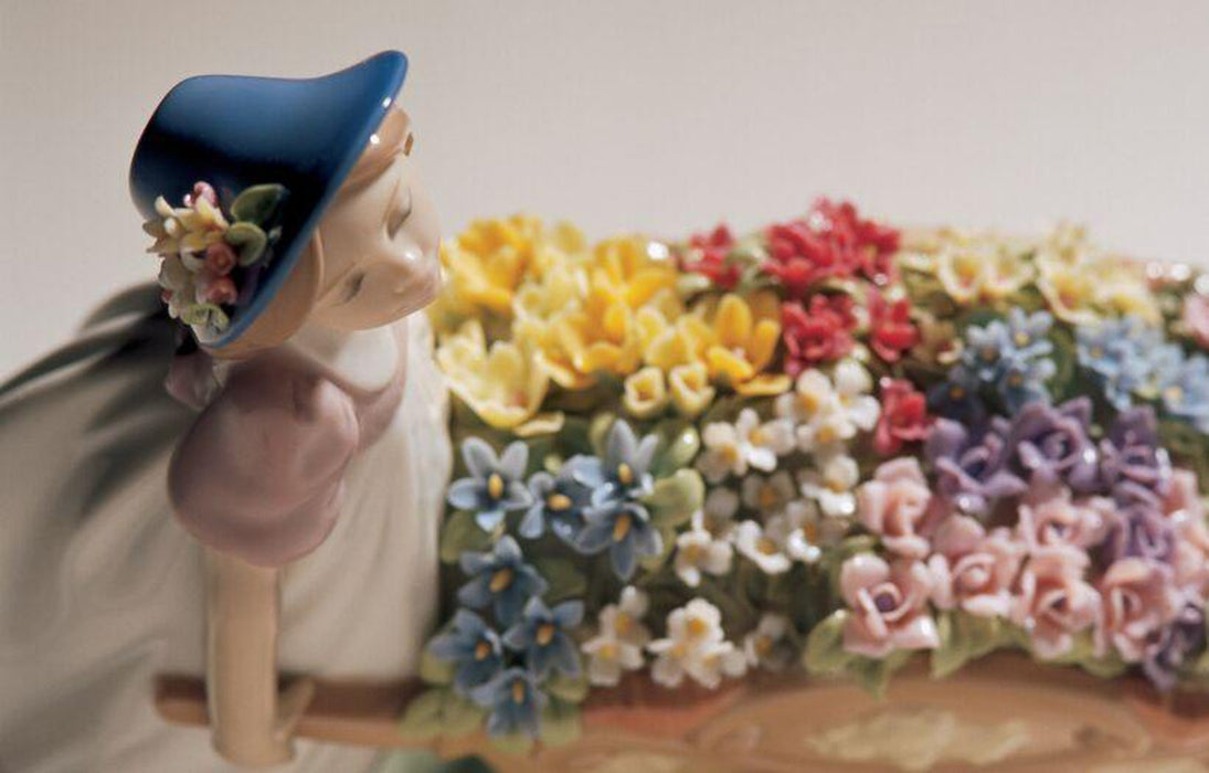 Lladro Love's Tender Tokens Girl Figurine