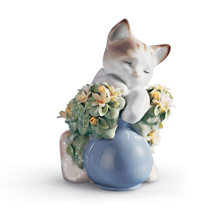 Lladro Dreamy Kitten Cat Figurine