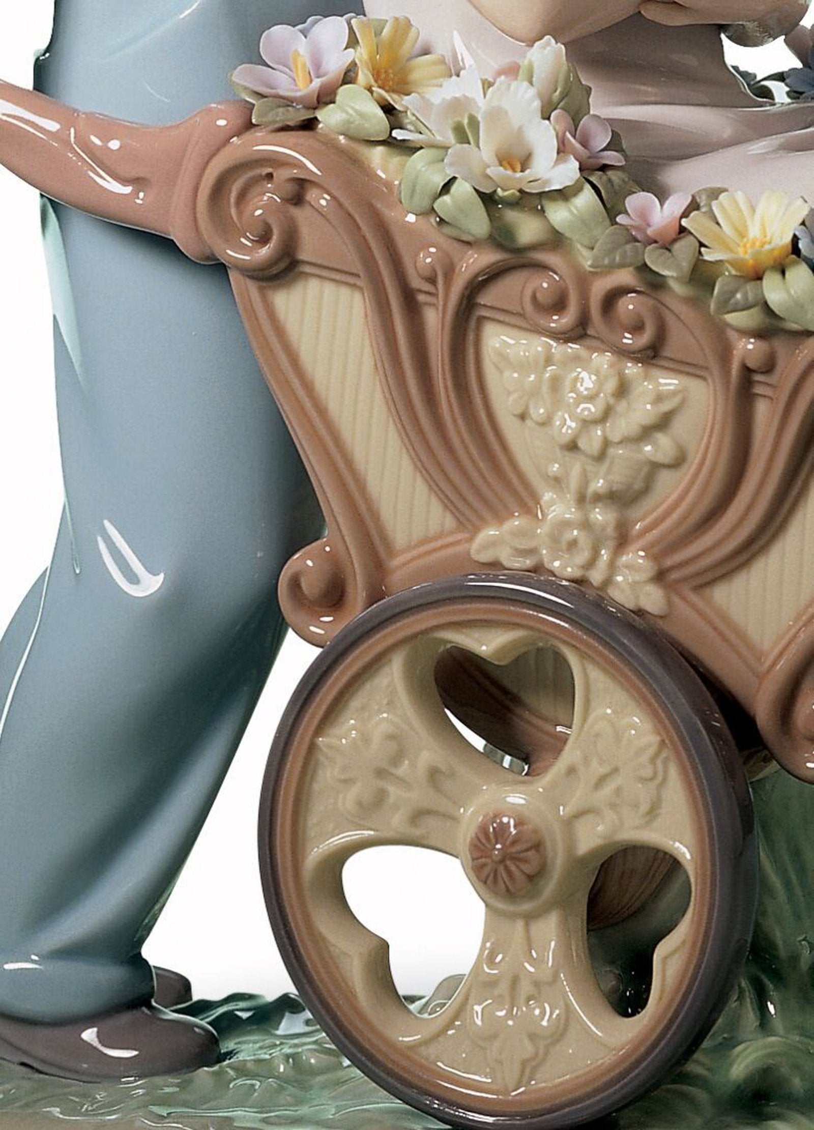 Lladro The Prettiest of All Couple Figurine