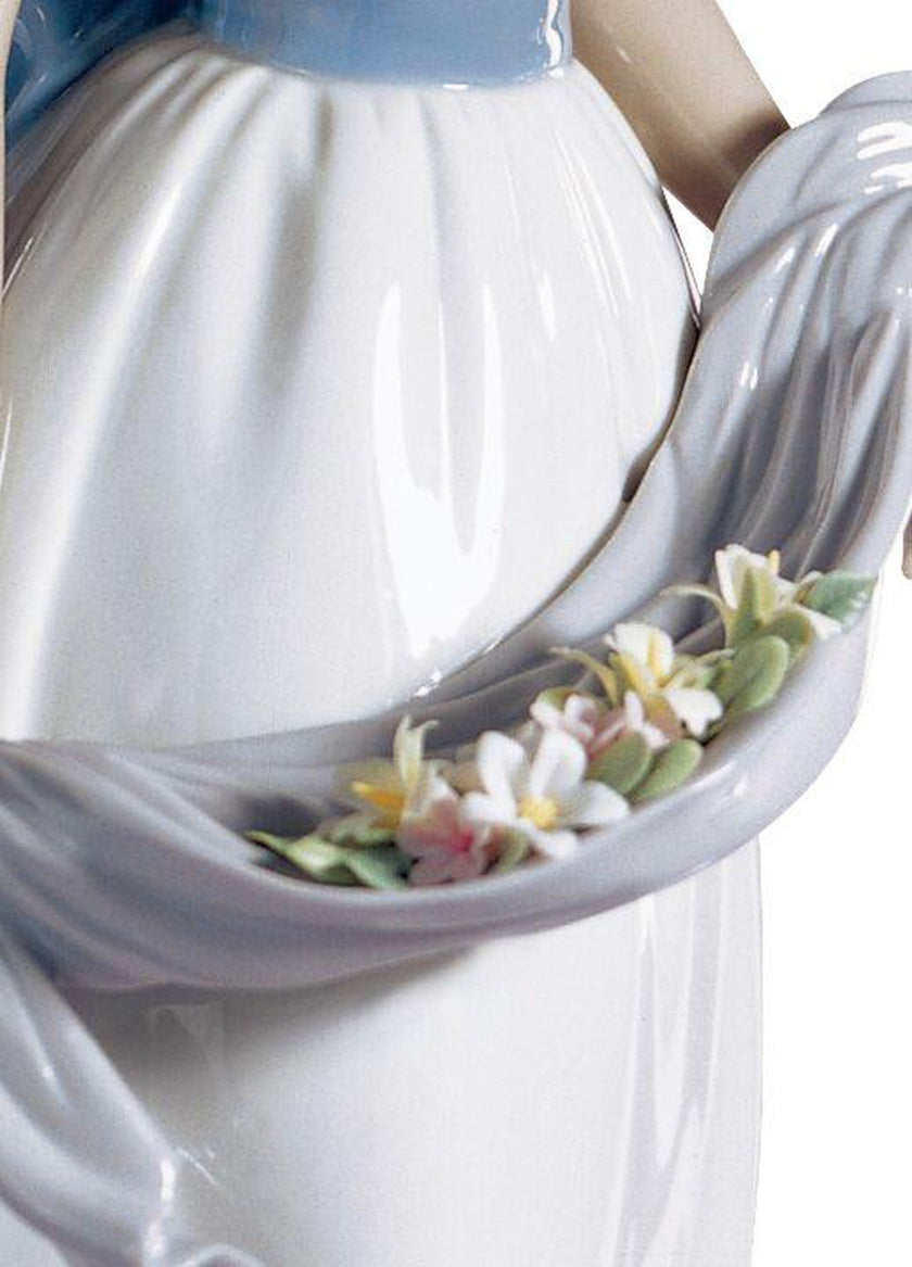 Lladro Fragances and Colors Woman Figurine