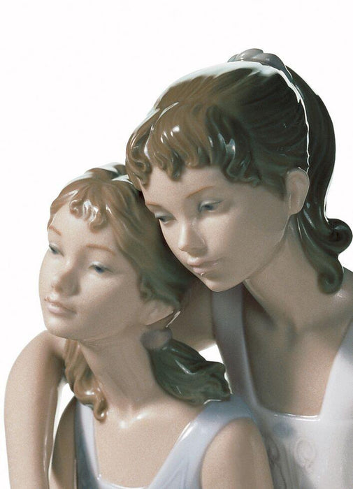 Lladro My Sister My Friend Figurine