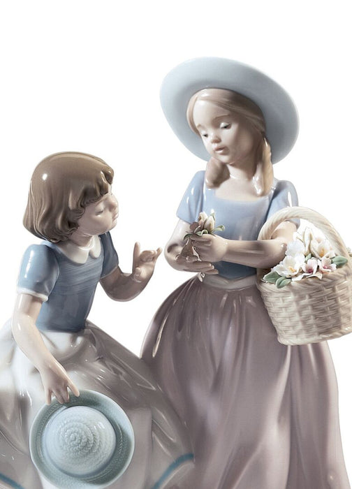 Lladro Girlfriends Figurine