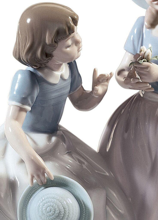 Lladro Girlfriends Figurine