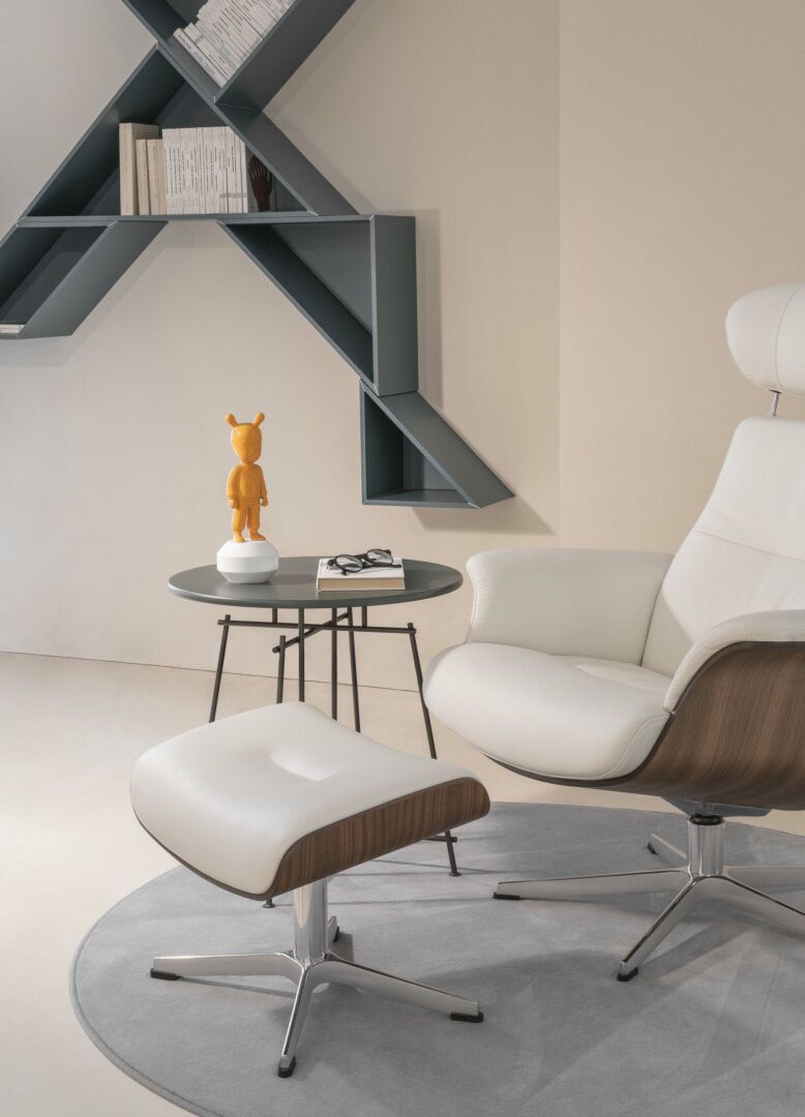 Lladro The Guest Figurine