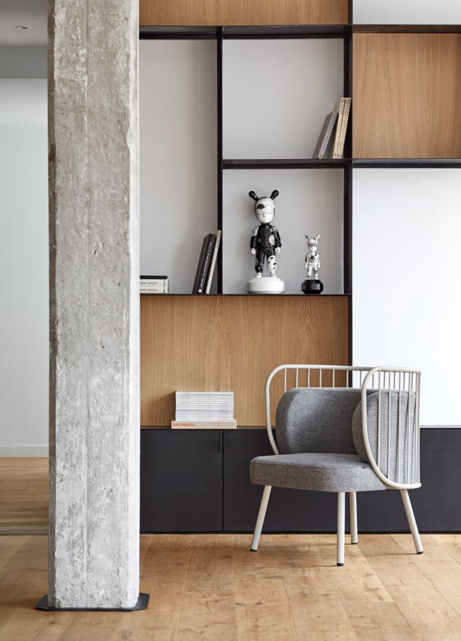 Lladro The Guest Figurine