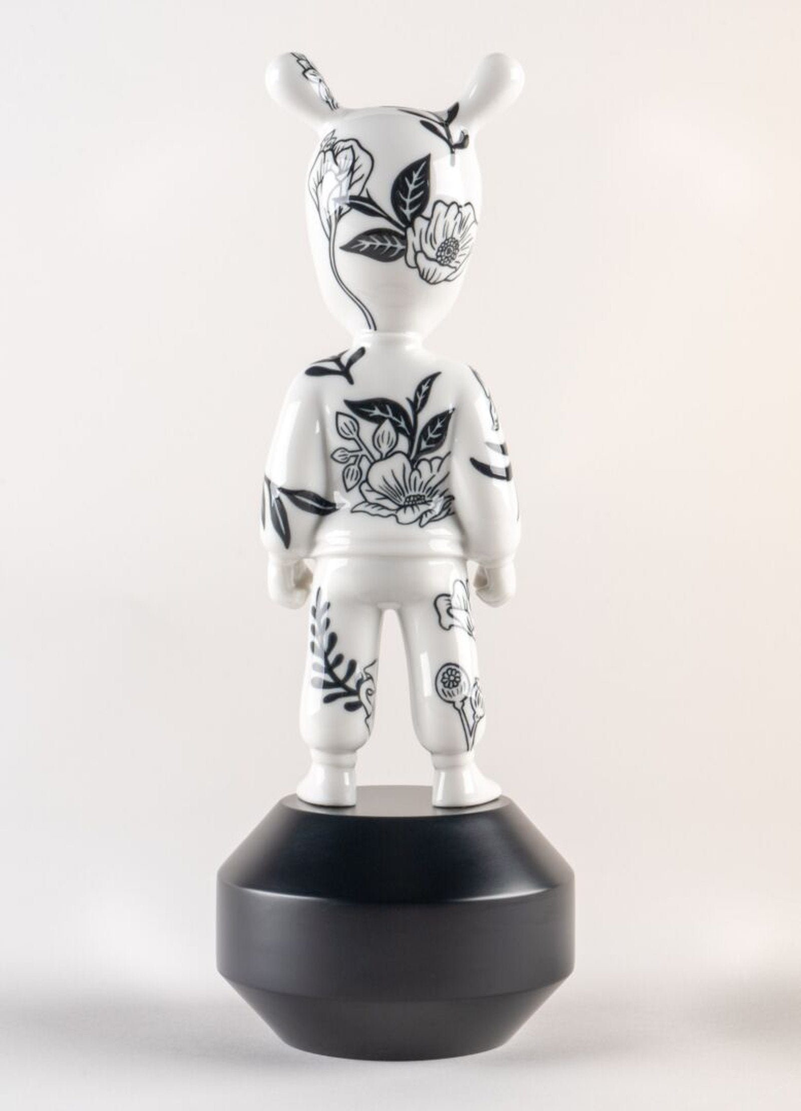 Lladro The Guest Figurine