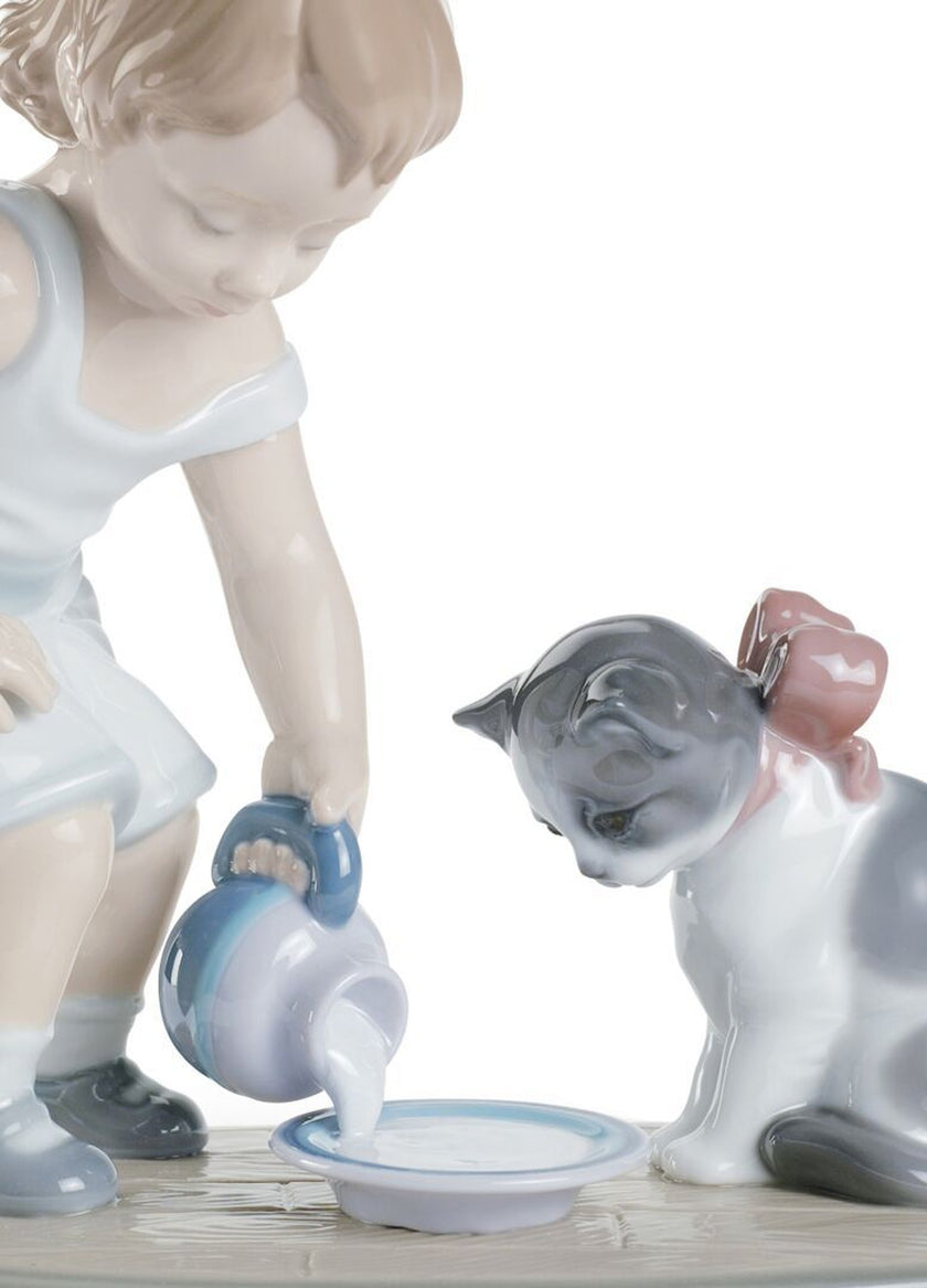 Lladro Kitty's Breakfast Time Figurine