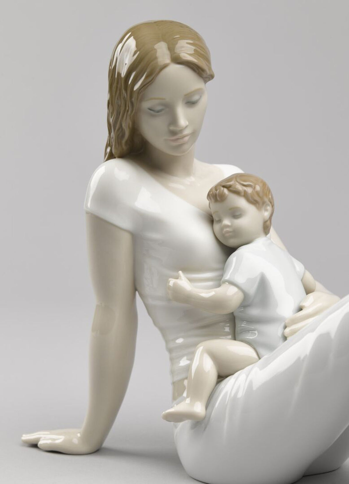 Lladro A Mother's Love Figurine
