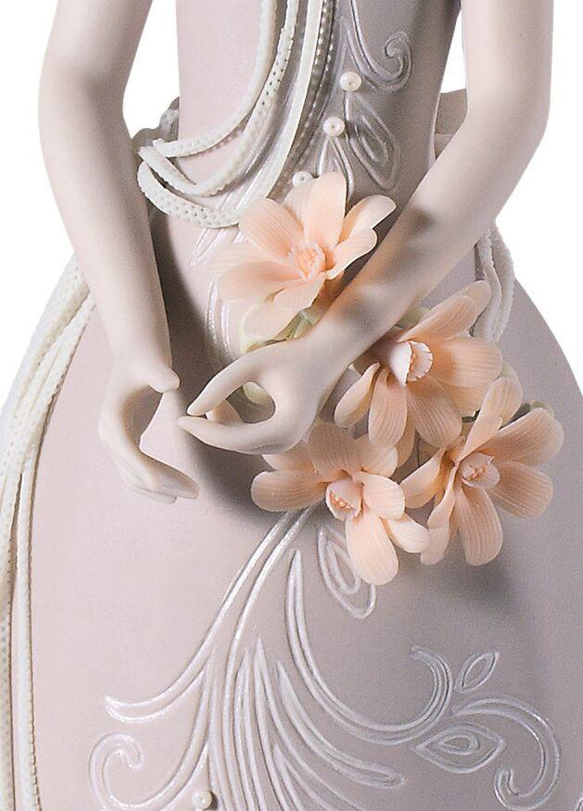 Lladro Haute Allure Exclusive Model Woman Figurine Limited Edition