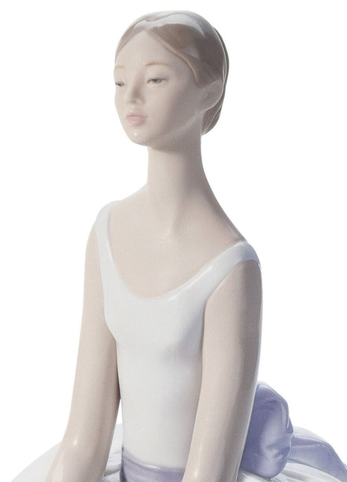 Lladro Refinement Ballet Woman Figurine