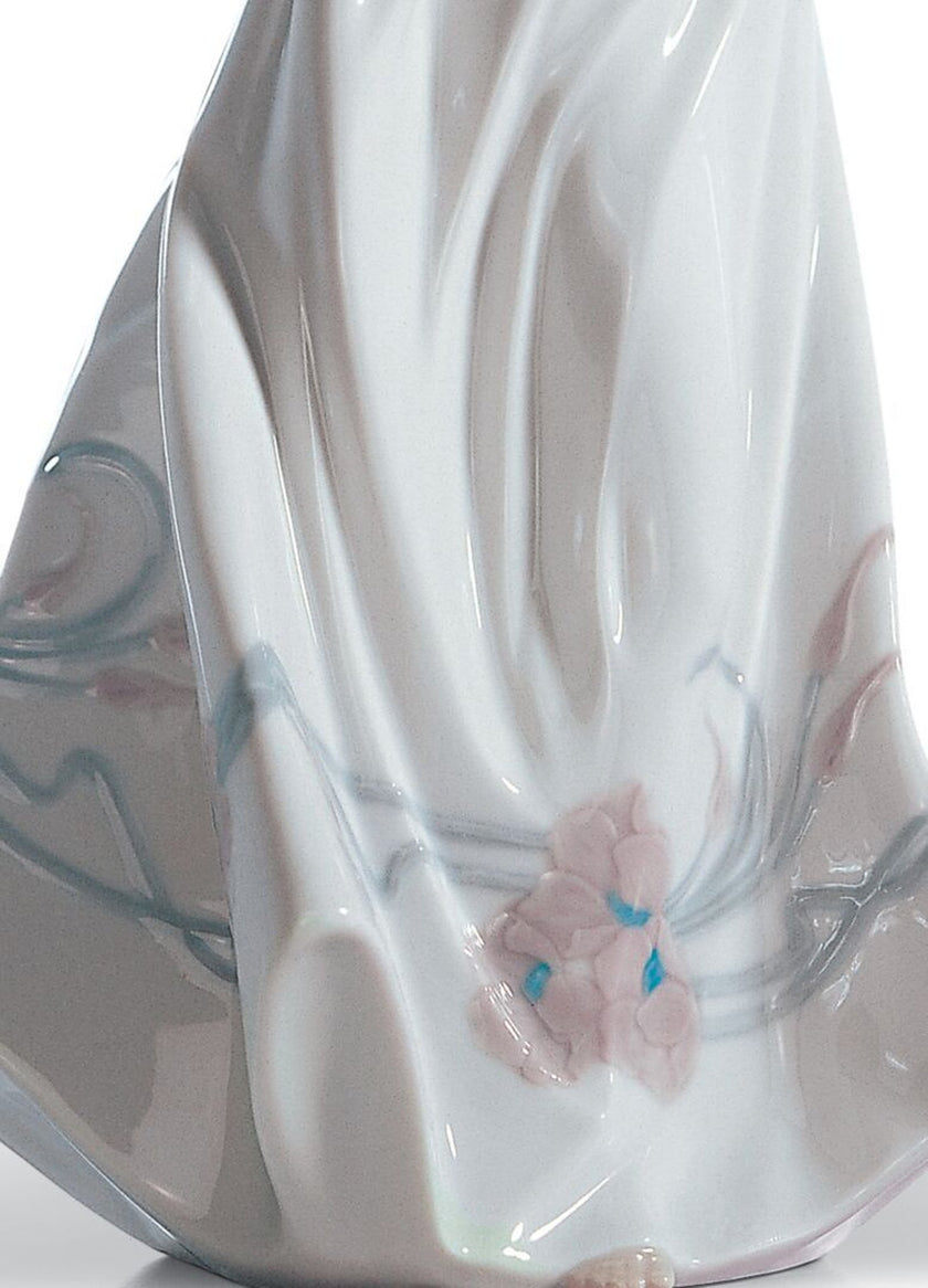 Lladro Butterfly Treasures Woman Figurine