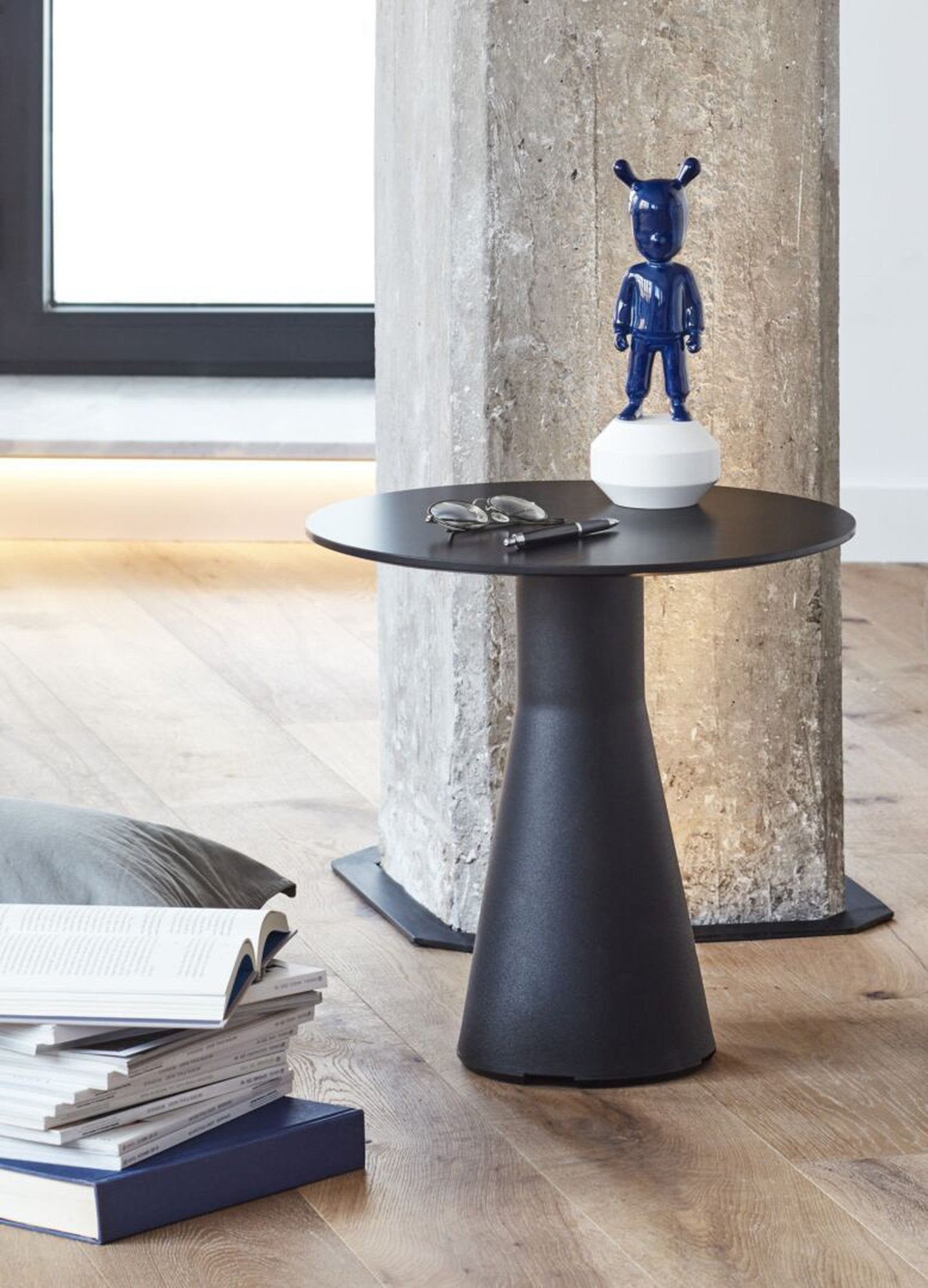 Lladro The Guest Figurine