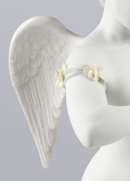 Lladro Heavenly Heart Angel Figurine