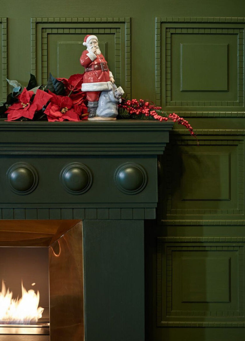 Lladro Santa Is Here Figurine