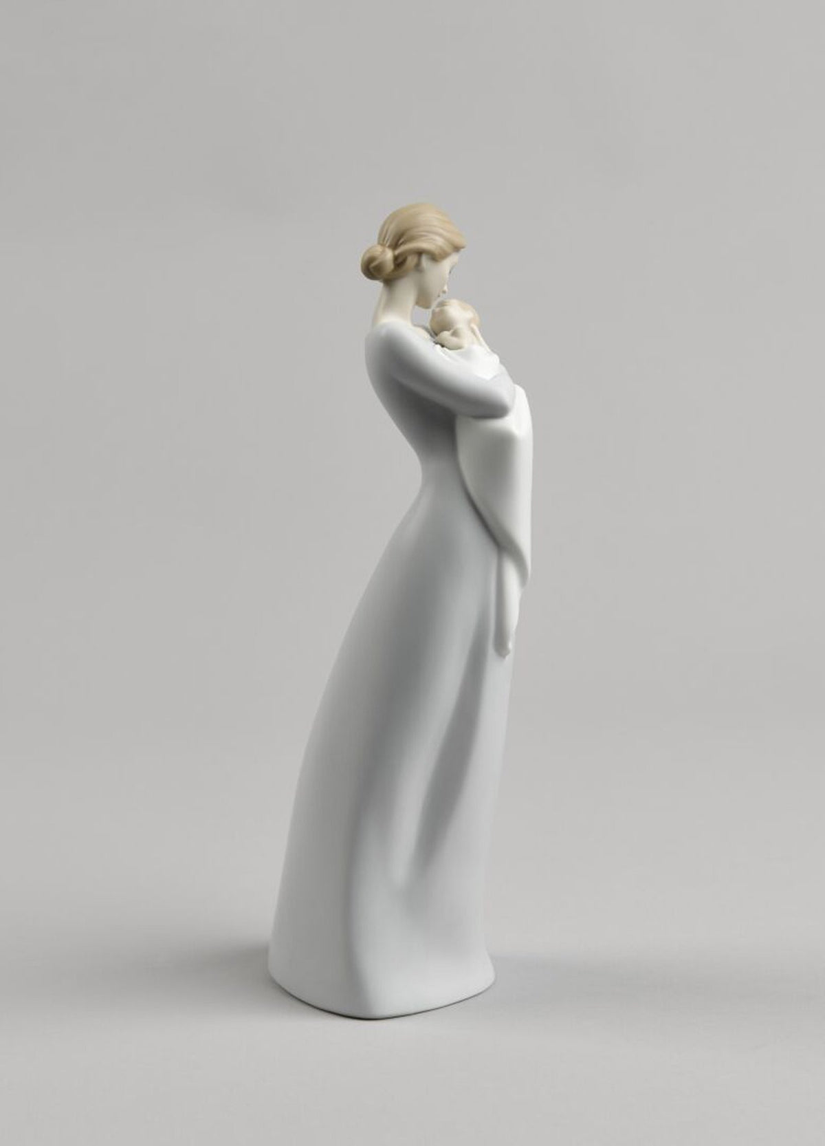 Lladro A Mother's Embrace Figurine