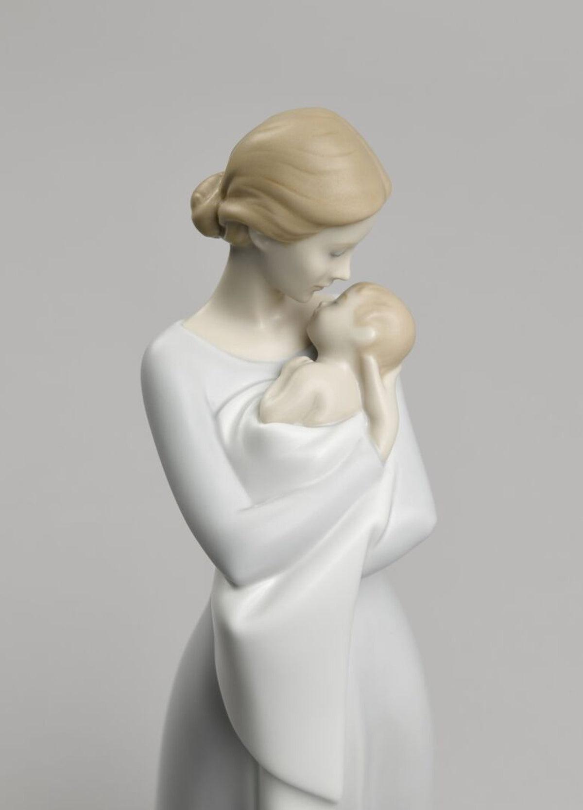 Lladro A Mother's Embrace Figurine