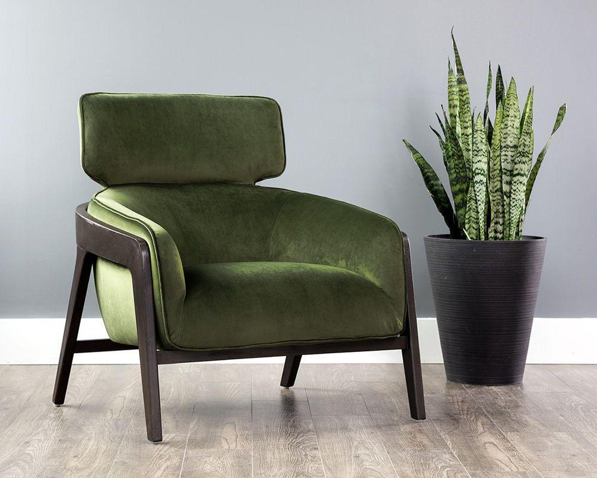 Sunpan Maximus Armchair