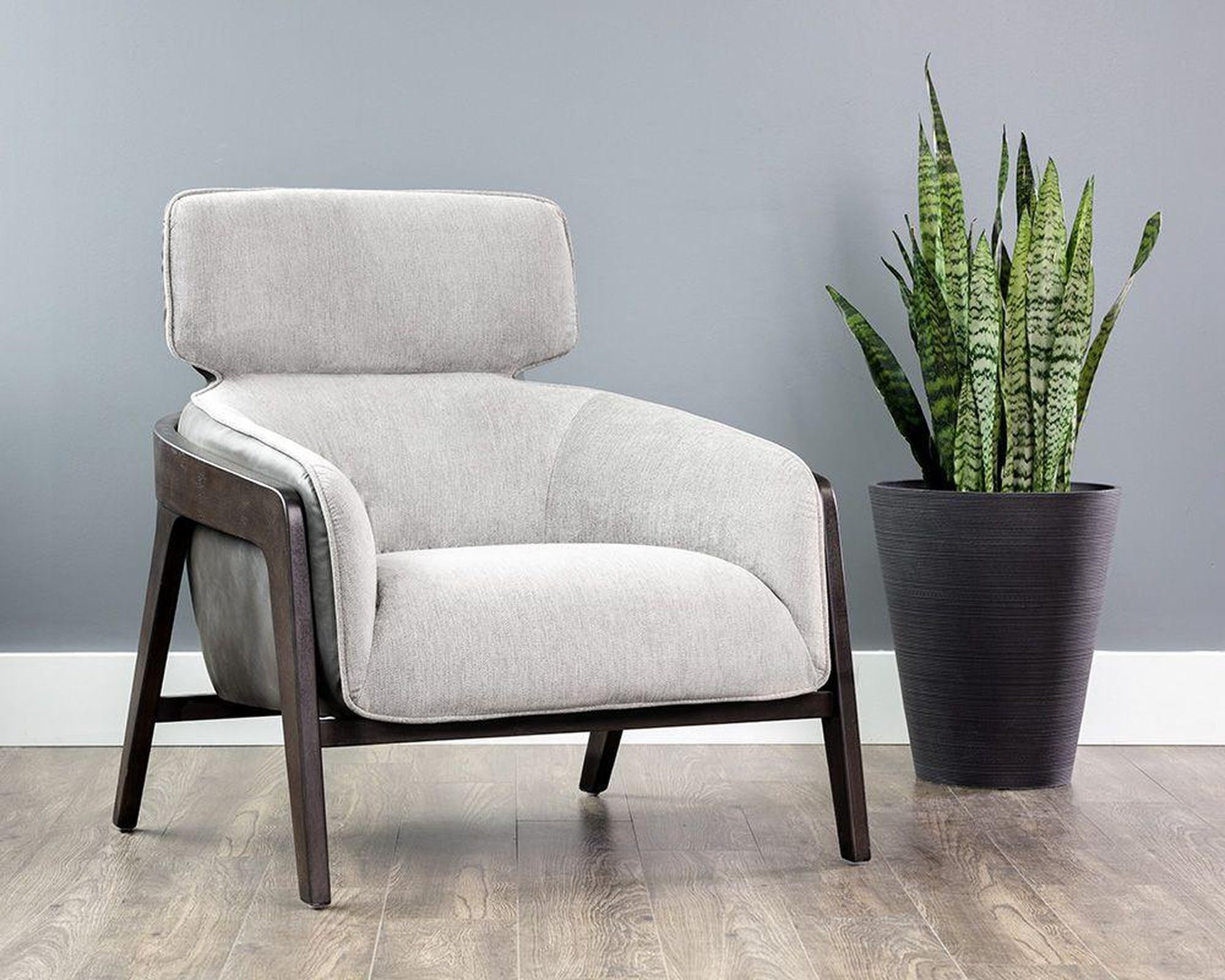 Sunpan Maximus Armchair