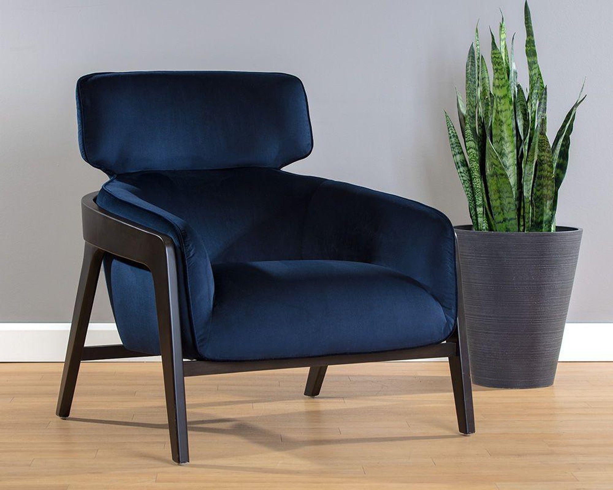 Sunpan Maximus Armchair