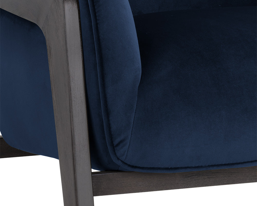 Sunpan Maximus Armchair