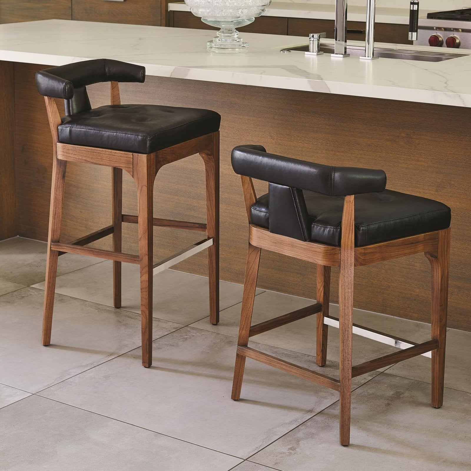 Global Views Moderno Bar Stool