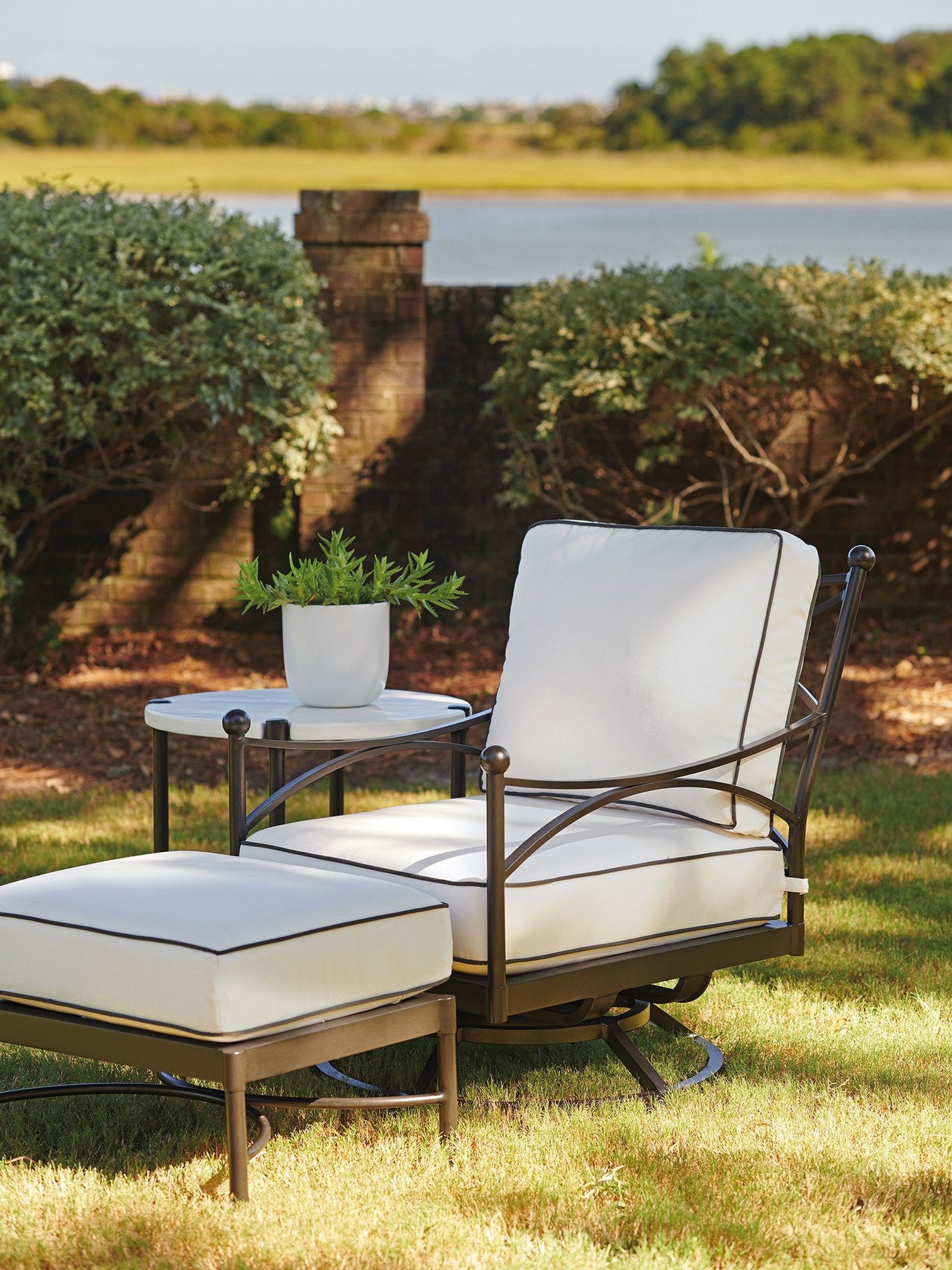 Tommy Bahama Outdoor Pavlova Ottoman 3911