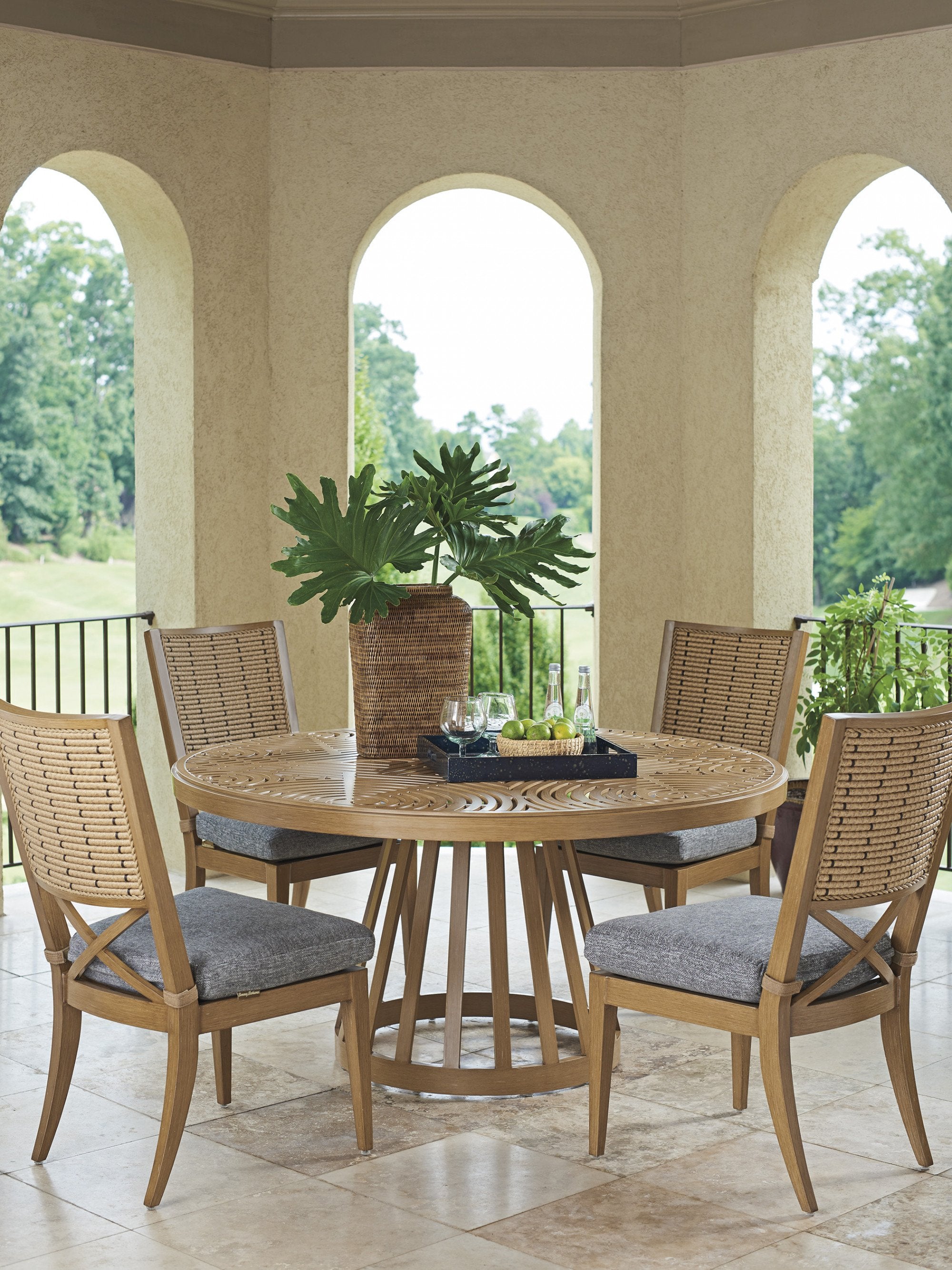 Tommy Bahama Outdoor Los Altos Valley View Round Dining Table