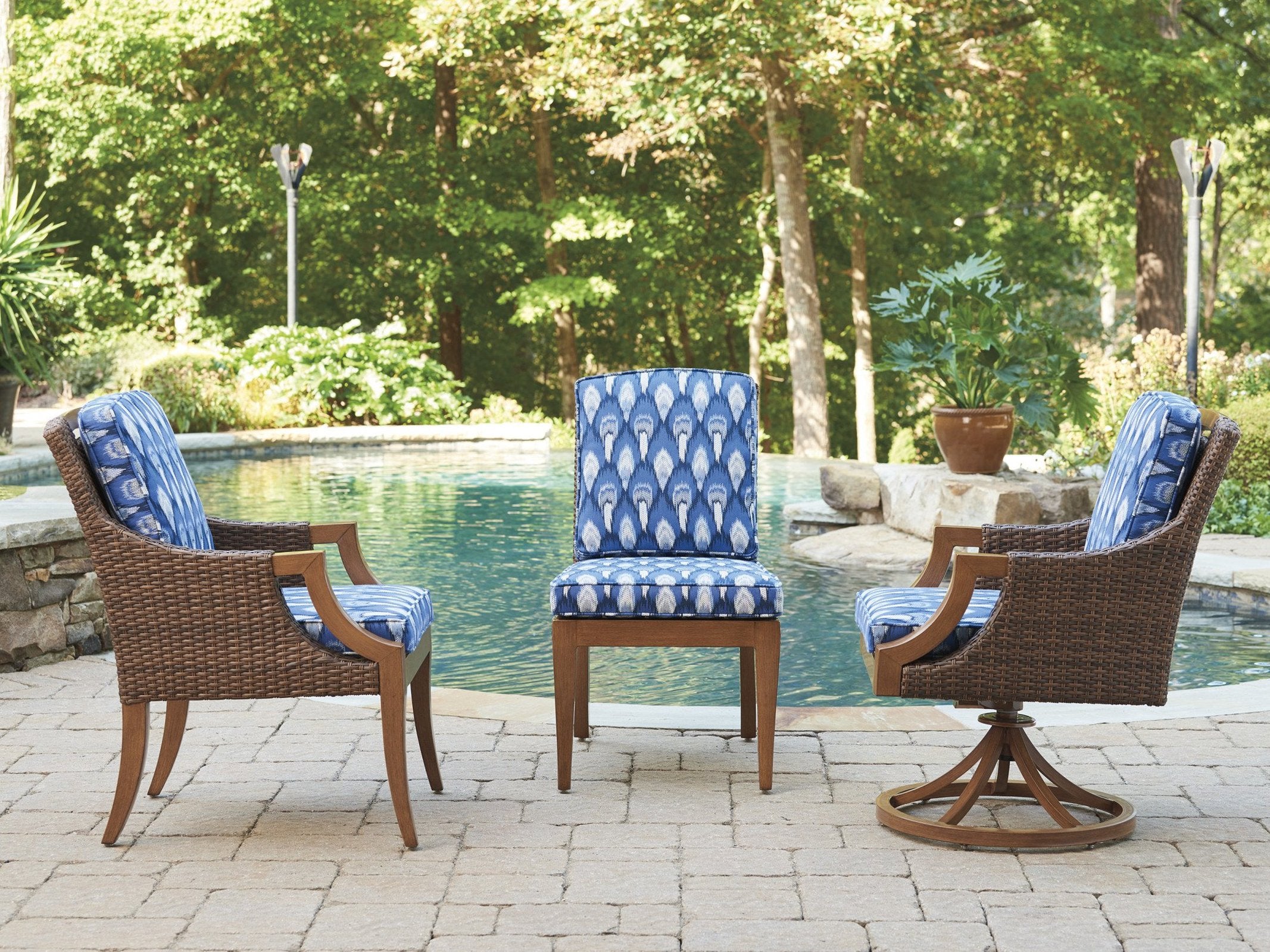 Tommy Bahama Outdoor Harbor Isle Swivel Rocker Arm Dining Chair