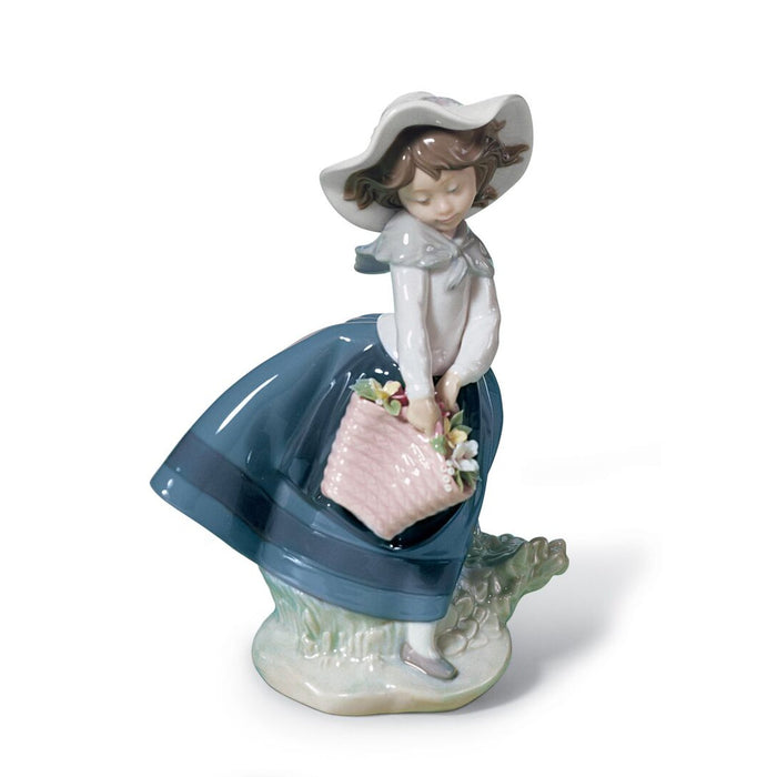 Lladro Pretty Pickings Girl Figurine