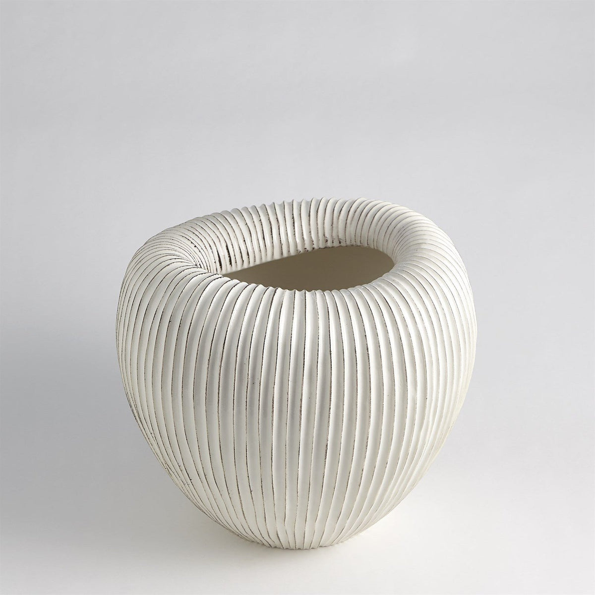 Global Views Ivory Brown Edge Baleen Cachepot