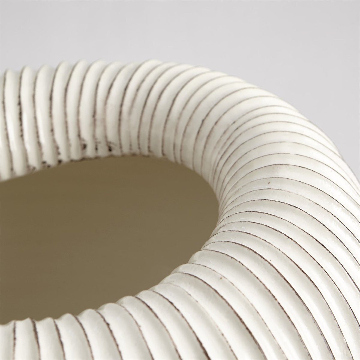Global Views Ivory Brown Edge Baleen Cachepot