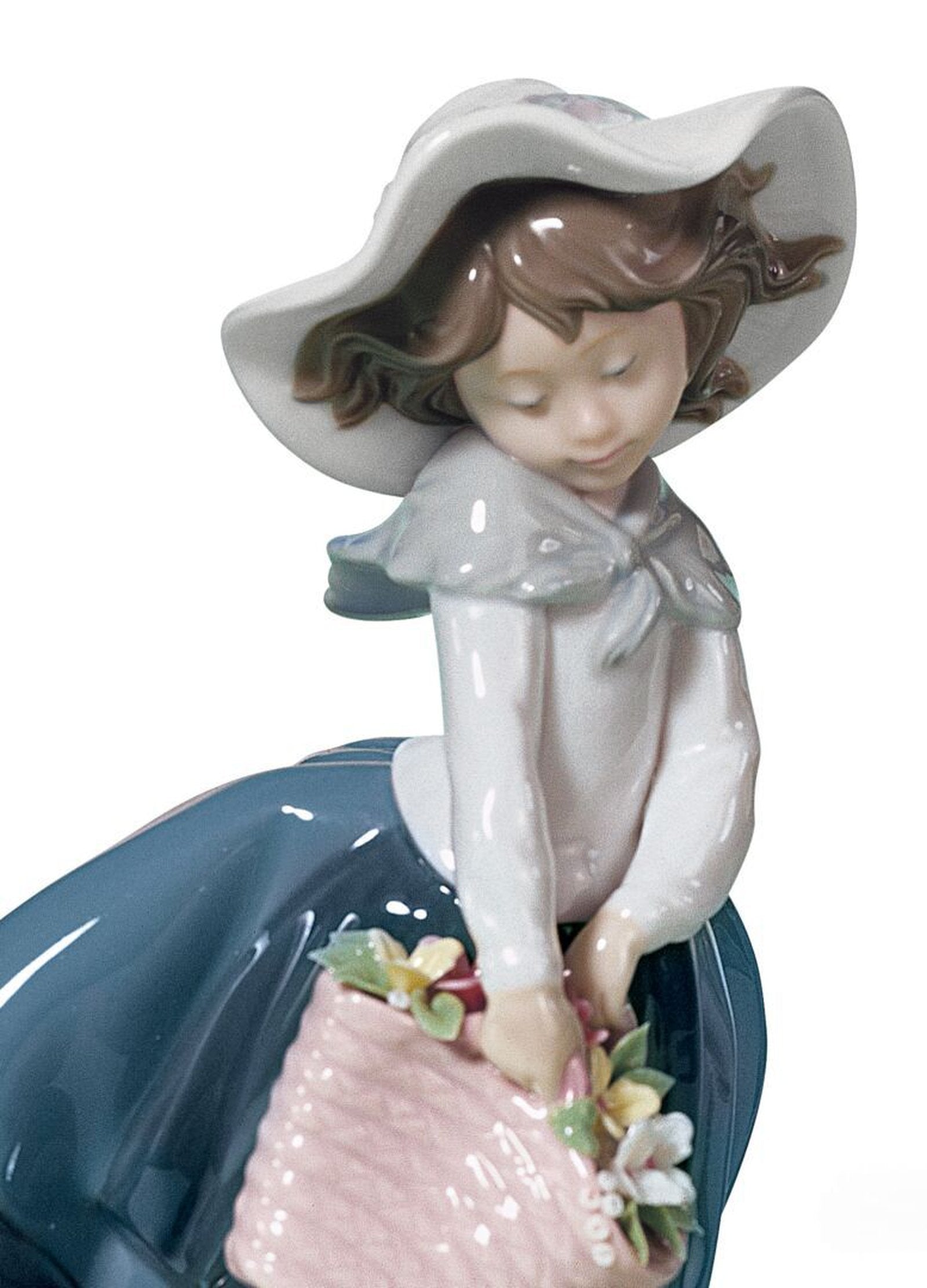 Lladro Pretty Pickings Girl Figurine