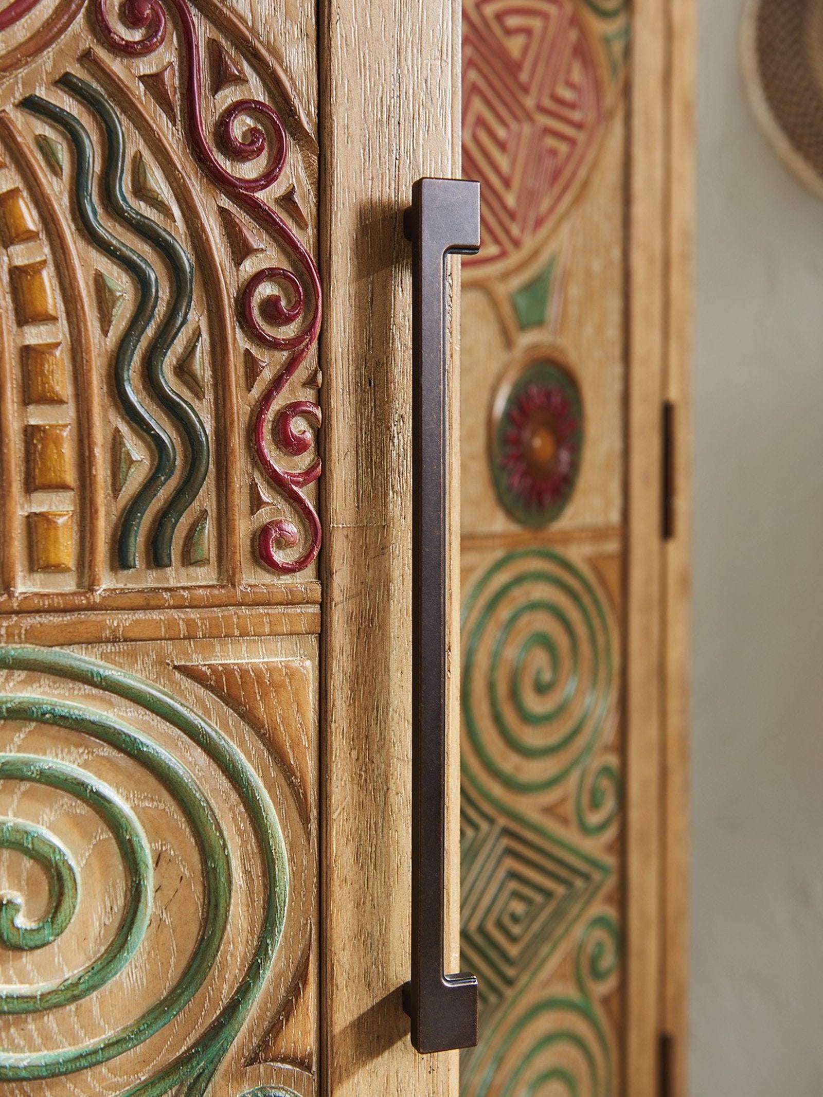 Tommy Bahama Home Los Altos Cameroon Bar Cabinet