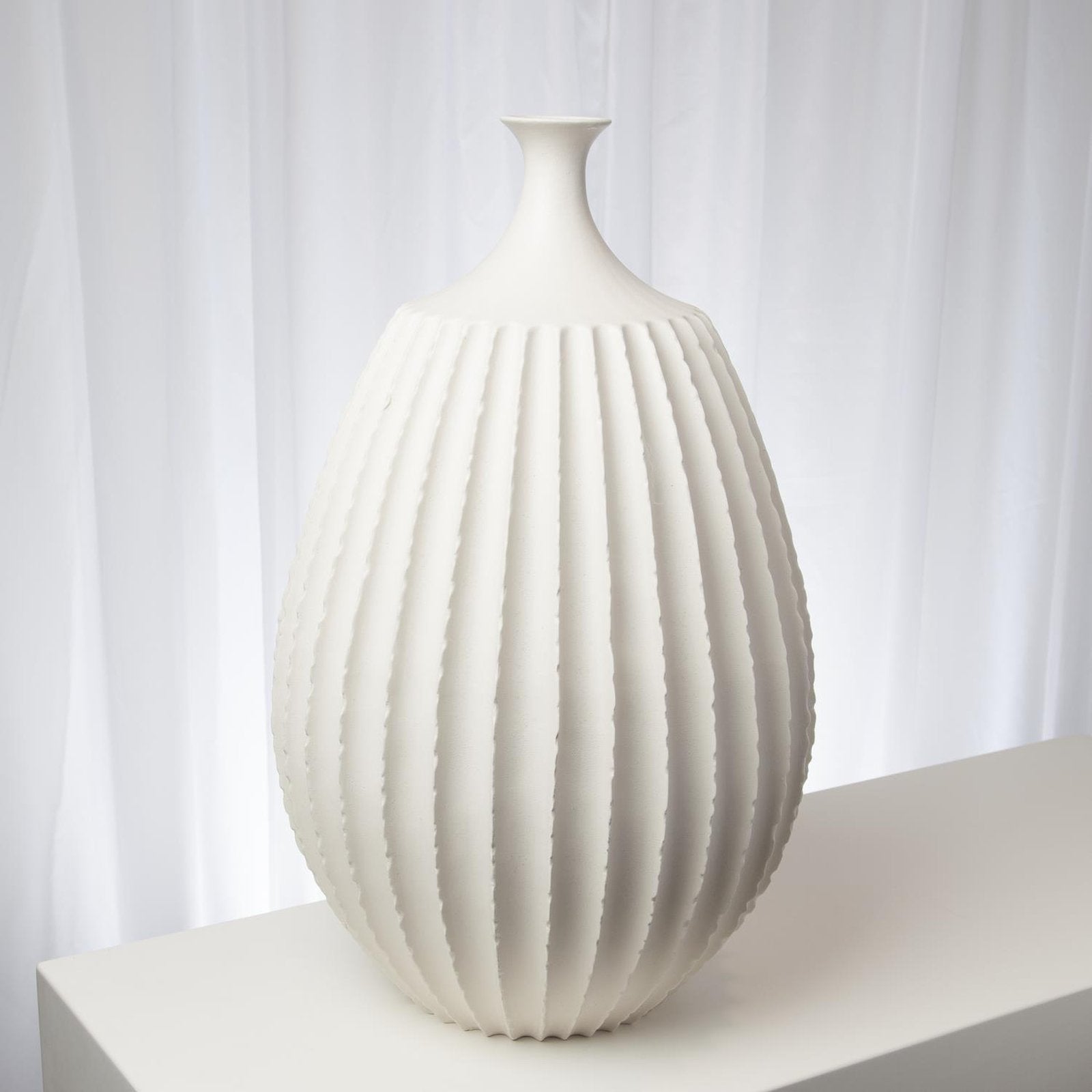 Global Views Sawtooth Vase