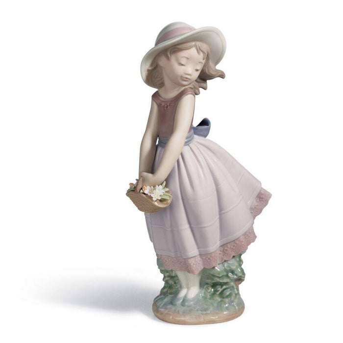 Lladro Pretty innocence Girl Figurine