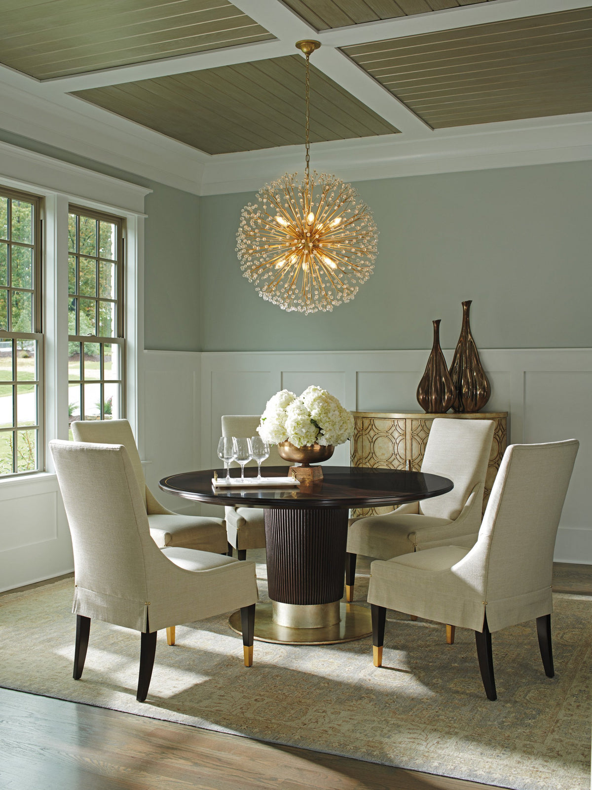 Lexington Carlyle Waldorf Round Dining Table Clearance